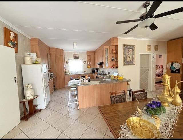 3 BEDROOM TOWNHOUSE FOR SALE IN VANDERBIJLPARK SE 2